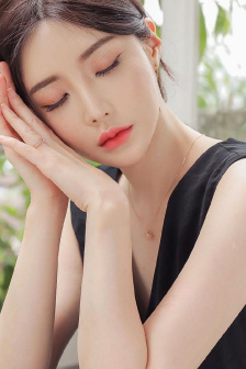 开发娇妻尝试其他男人小说